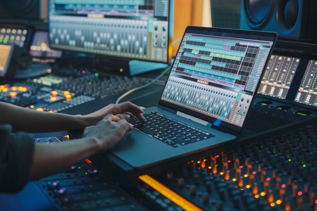 What Are the Key Features of a Digital Audio Workstation?